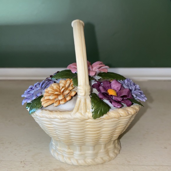 1980 Avon Floral Bouquet Porcelain Bisque Accent Piece IOB - Picture 2 of 15